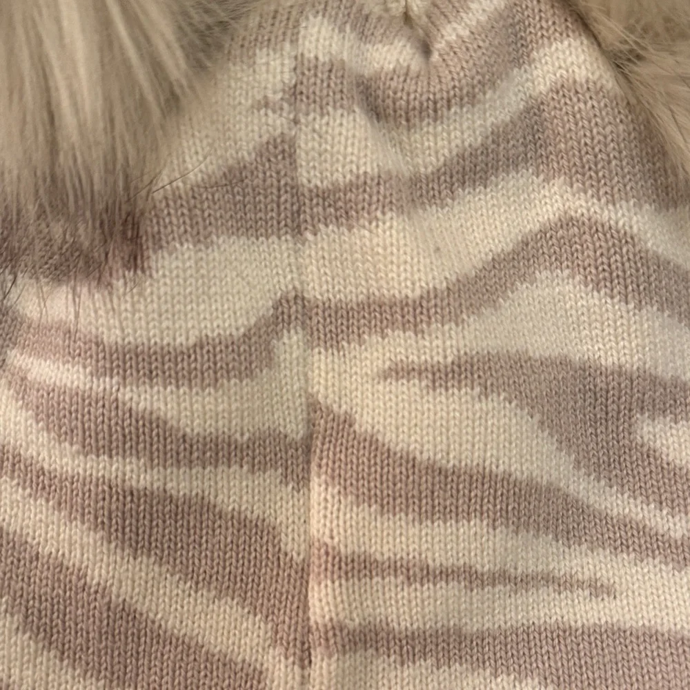 NWT GAP Cream and Tan Fur Pom-Pom Zebra Print  Beanie and Mittens! Size 2T/3T